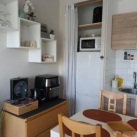 Avec Balcon, Wifi, Parking Privatif, A Proximite De La Et Du Centre-ville. - Fr-1-712-20 *